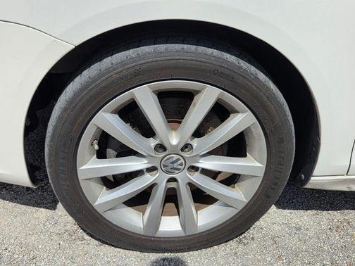 Candy White 2013 Volkswagen Eos Komfort