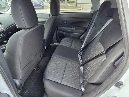 Diamond White 2026 Mitsubishi Outlander Sport 2.0 ES