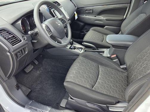 Diamond White 2026 Mitsubishi Outlander Sport 2.0 ES