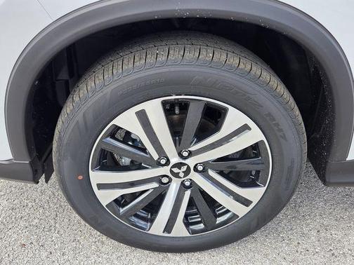Diamond White 2026 Mitsubishi Outlander Sport 2.0 ES