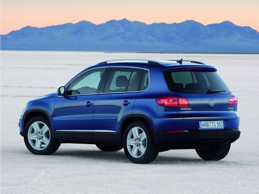 Deep Black 2014 Volkswagen Tiguan 4MOTION Auto SEL