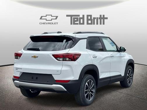 Summit White 2026 Chevrolet Trailblazer LT