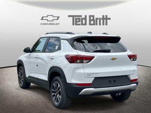 Summit White 2026 Chevrolet Trailblazer LT