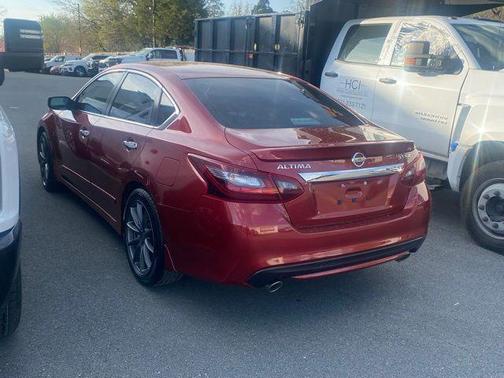 Red 2017 Nissan Altima 3.5 SR