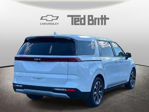 Snow White Pearl 2023 Kia Carnival EX