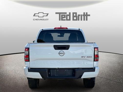 Glacier White 2022 Nissan Frontier SV