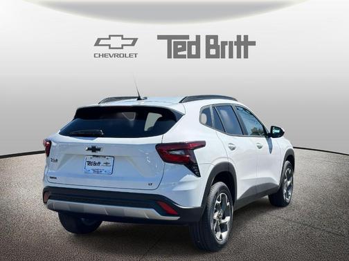 Summit White 2026 Chevrolet Trax LT