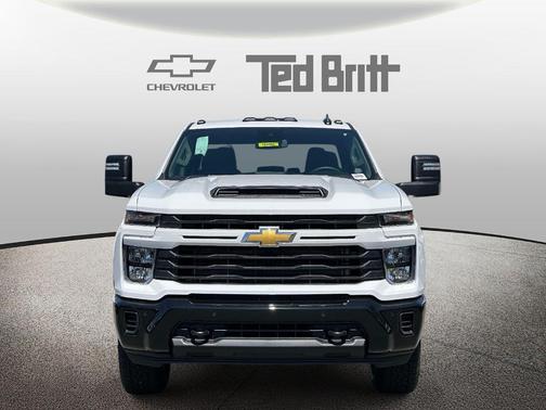 Summit White 2026 Chevrolet Silverado 2500 Custom