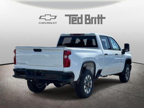 Summit White 2026 Chevrolet Silverado 2500 Custom