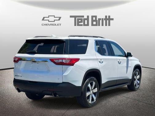 Pearl 2021 Chevrolet Traverse LT Leather