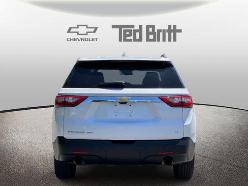 Pearl 2021 Chevrolet Traverse LT Leather