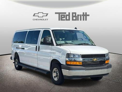 Summit White 2025 Chevrolet Express 3500 LT