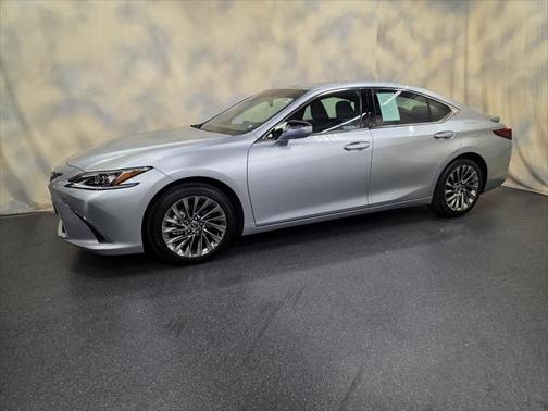 2024 Lexus ES 300h Luxury