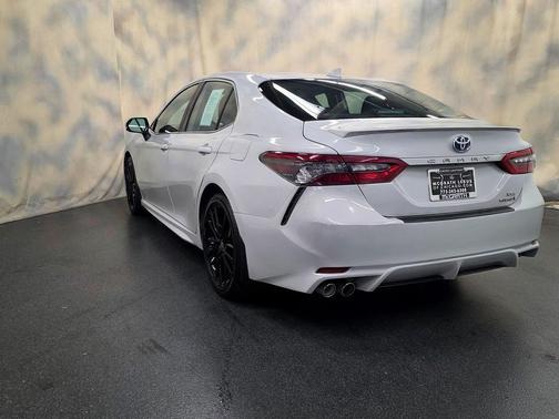 2024 Toyota Camry Hybrid SE