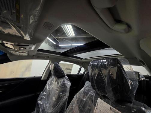 2025 Lexus ES 350 Ultra Luxury