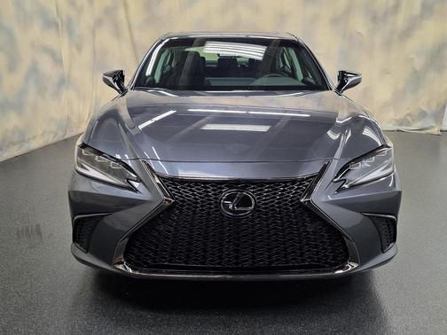 2025 Lexus ES 300h F SPORT Design