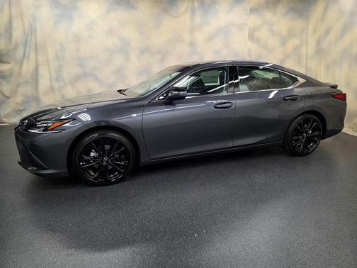 2025 Lexus ES 300h F SPORT Design