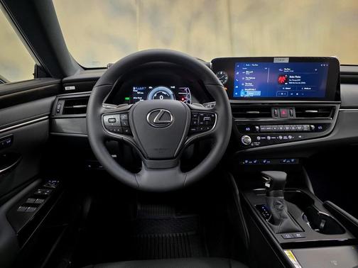 2025 Lexus ES 300h F SPORT Design