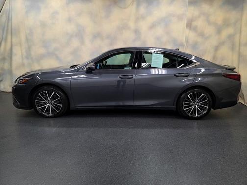 2025 Lexus ES 300h Base