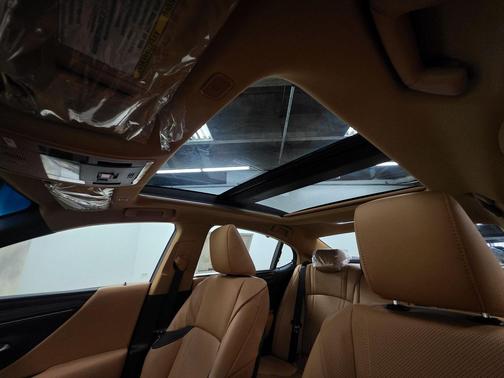 2025 Lexus ES 350 Ultra Luxury