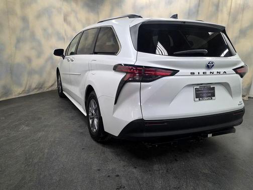2022 Toyota Sienna XLE