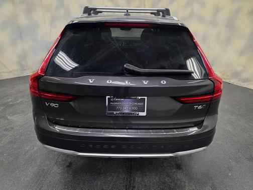 2021 Volvo V90 Cross Country T6