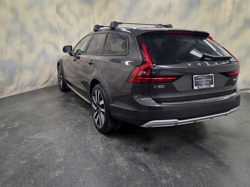 2021 Volvo V90 Cross Country T6