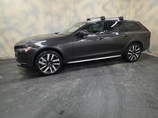 2021 Volvo V90 Cross Country T6