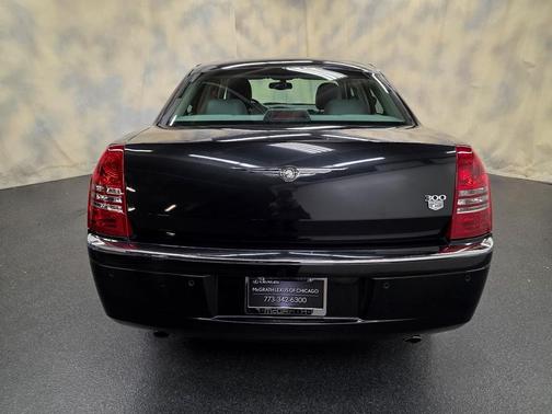 2005 Chrysler 300C Base