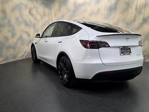 2025 Tesla Model Y Performance