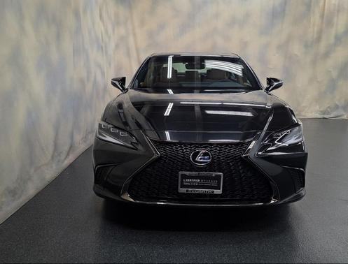 2025 Lexus ES 300h F SPORT Design