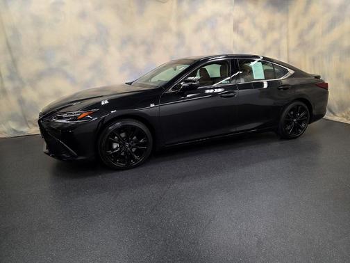 2025 Lexus ES 300h F SPORT Design
