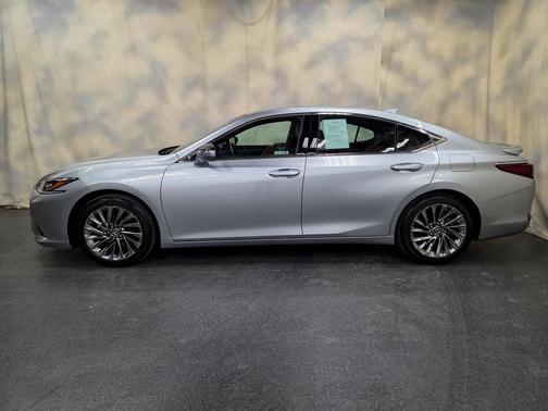 2024 Lexus ES 300h Luxury