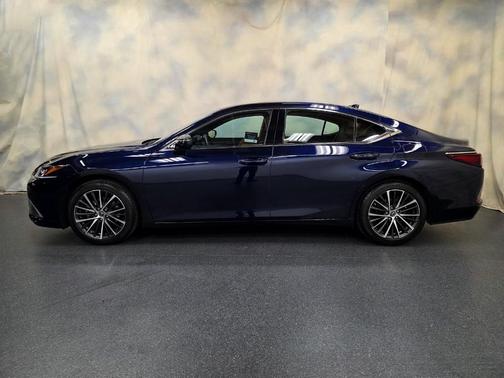 2022 Lexus ES 350 Base