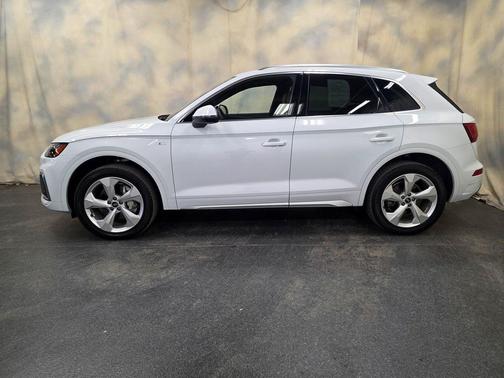 Glacier White Metallic 2024 Audi Q5 45 S line Premium Plus