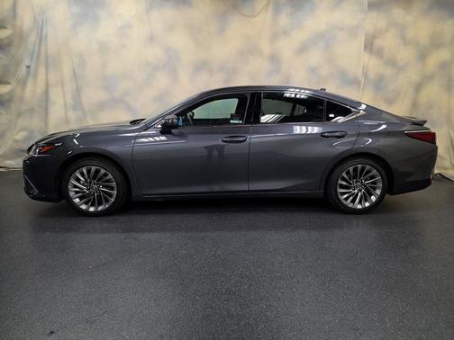 2025 Lexus ES 300h Ultra Luxury