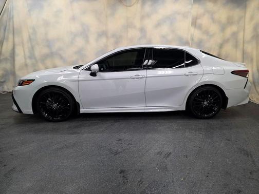 2024 Toyota Camry Hybrid SE