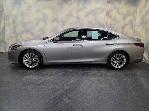 2020 Lexus ES 300h Luxury