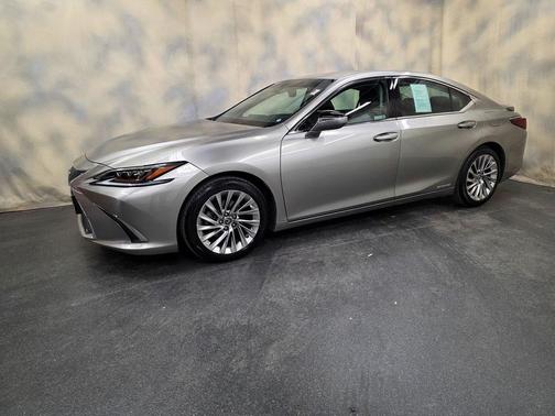 2020 Lexus ES 300h Luxury
