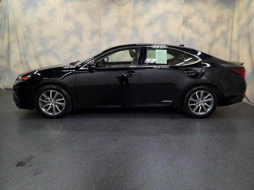 Obsidian 2017 Lexus ES 300h Base