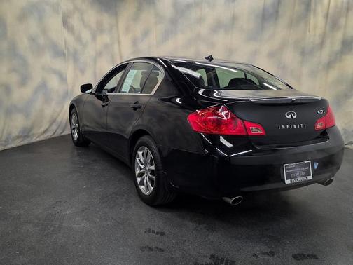 2009 INFINITI G37x Base