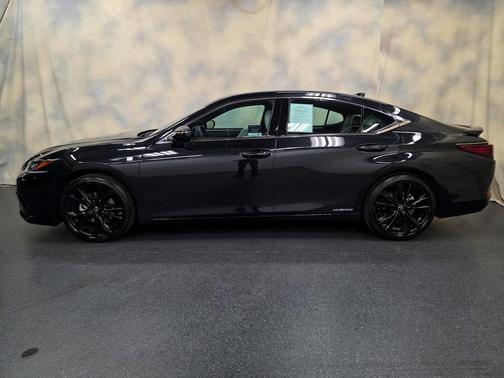 2022 Lexus ES 300h F SPORT