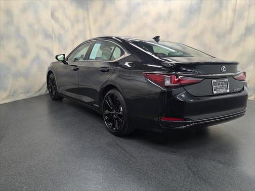 2022 Lexus ES 300h F SPORT
