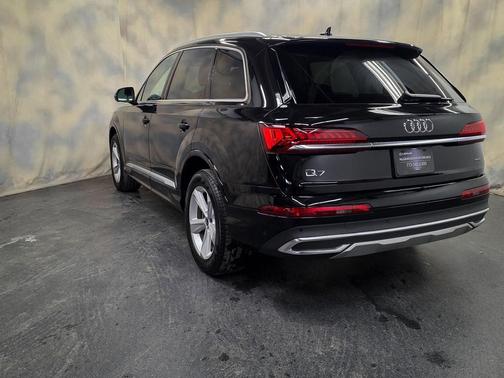 2023 Audi Q7 45 Premium Plus