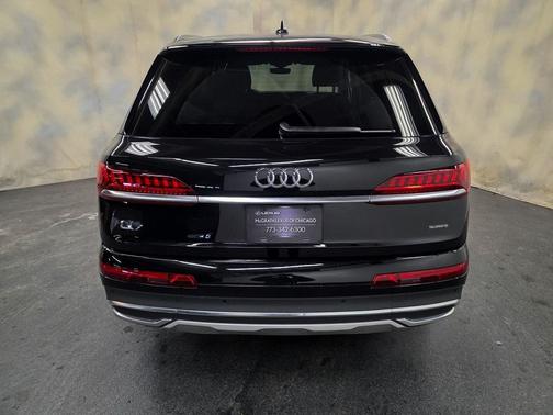 2023 Audi Q7 45 Premium Plus