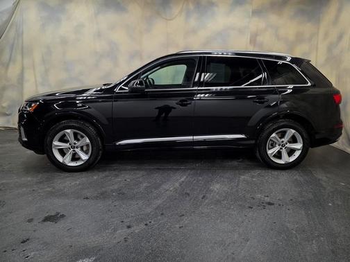 2023 Audi Q7 45 Premium Plus