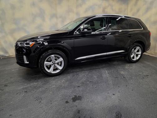 2023 Audi Q7 45 Premium Plus