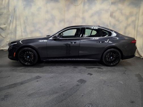 Dark Graphite Metallic 2024 BMW 530 xDrive