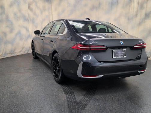 Dark Graphite Metallic 2024 BMW 530 xDrive