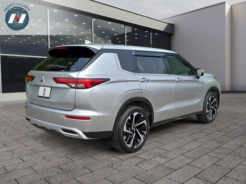 2022 Mitsubishi Outlander SE